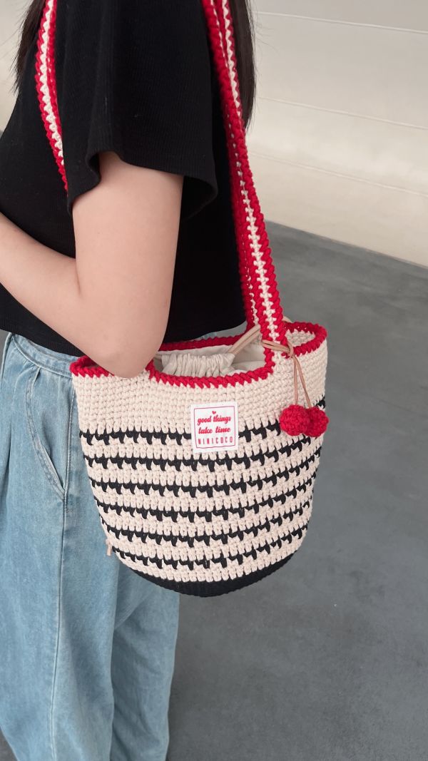 現貨 櫻桃紅滾邊肩背包 