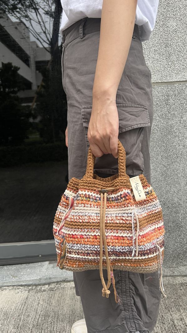 現貨 鉤織款流浪小手提 橙月 
