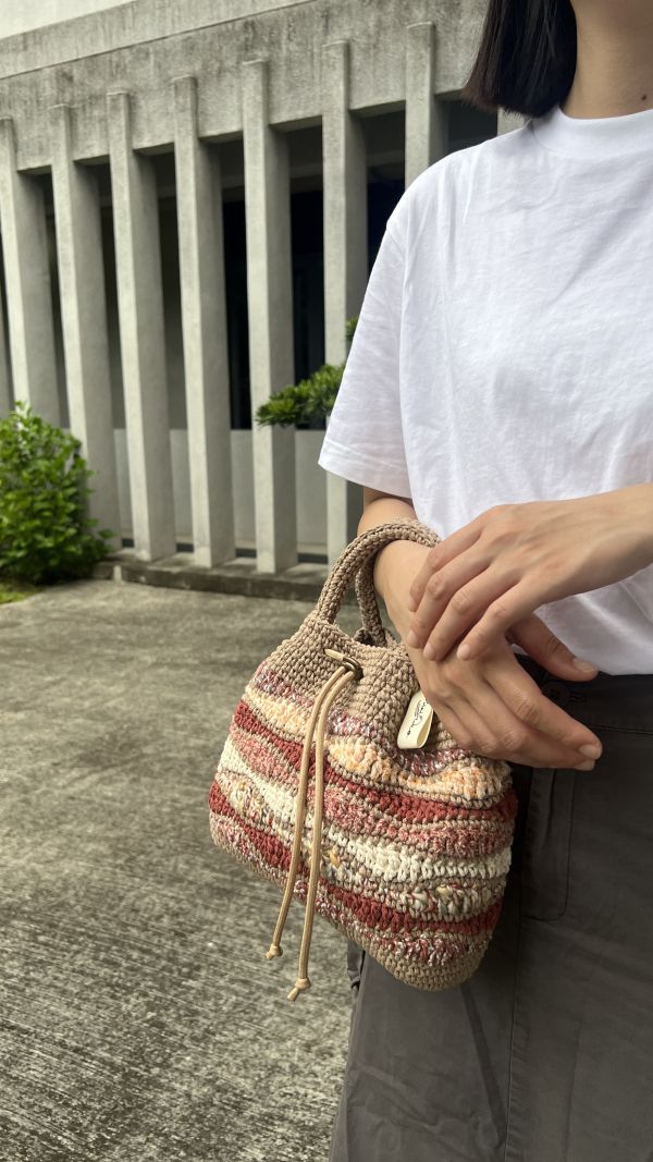 現貨 鉤織款流浪小手提 海浪紅 