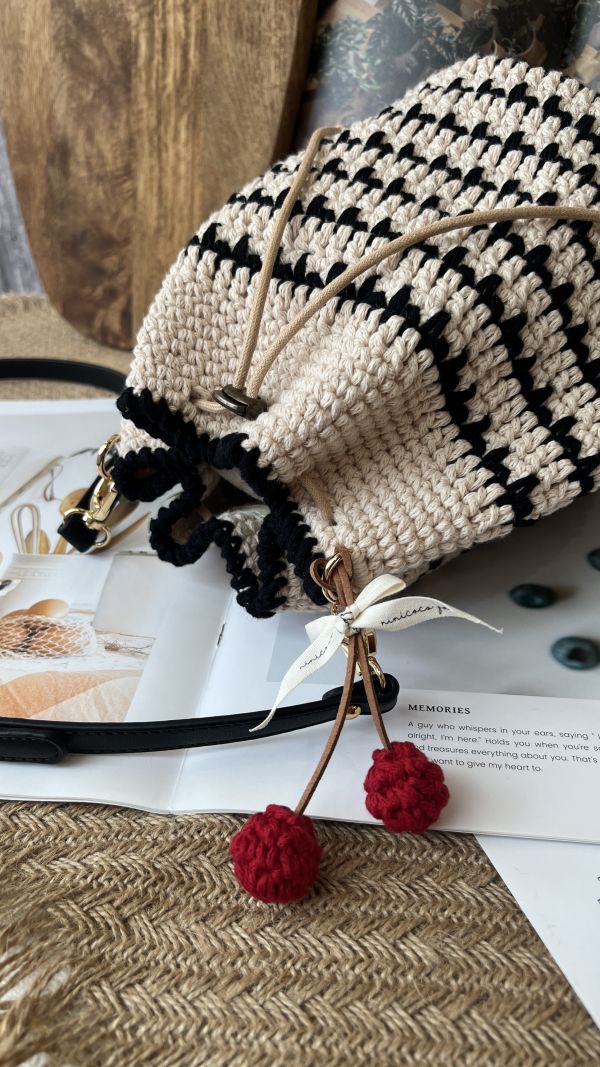 現貨 櫻桃紅束口水桶包 