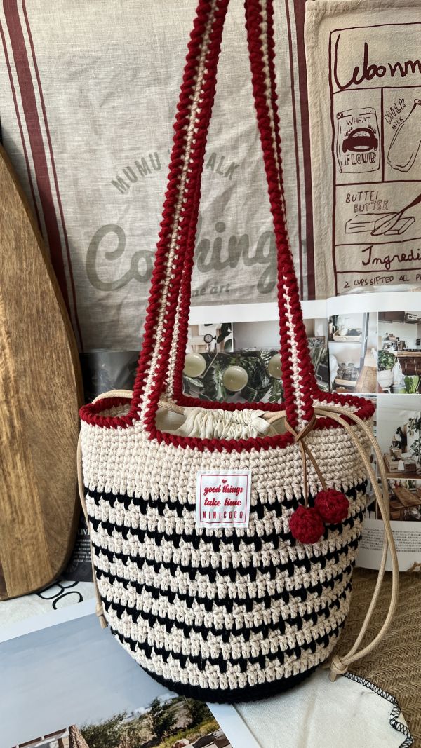 現貨 櫻桃紅滾邊肩背包 