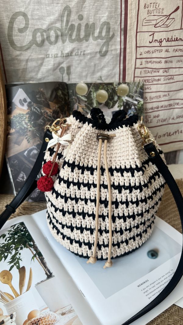 現貨 櫻桃紅束口水桶包 