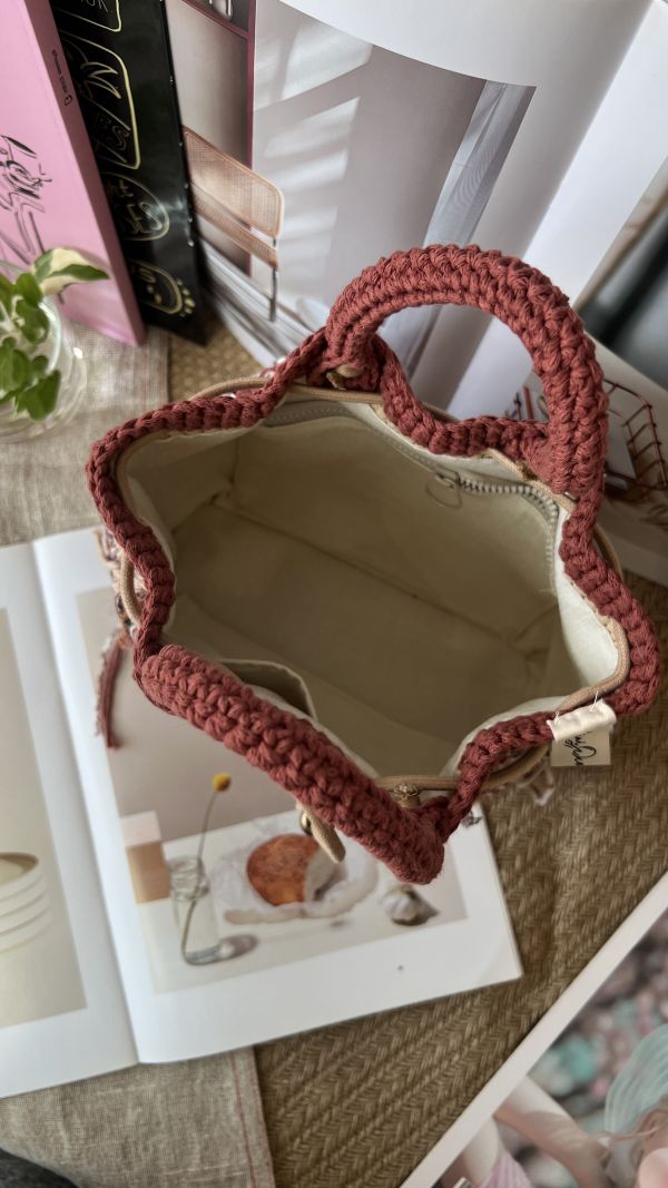 現貨 鉤織款流浪小手提 楓收 