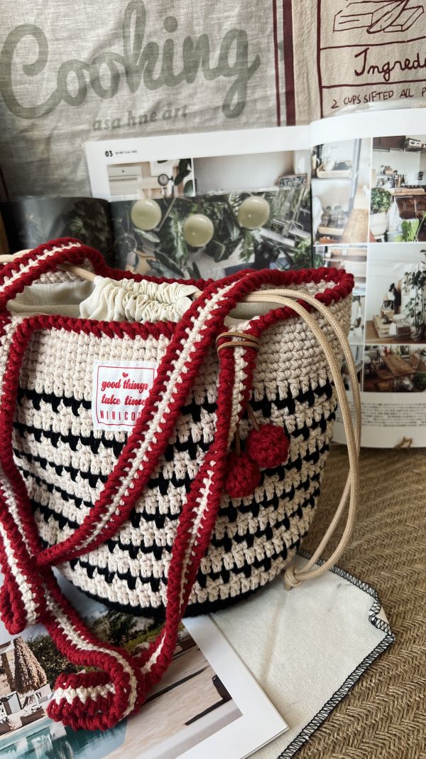 現貨 櫻桃紅滾邊肩背包 