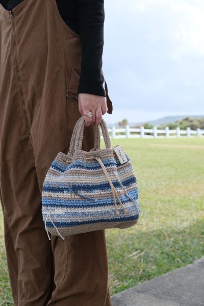 現貨 鉤織款流浪小手提 日本藍 