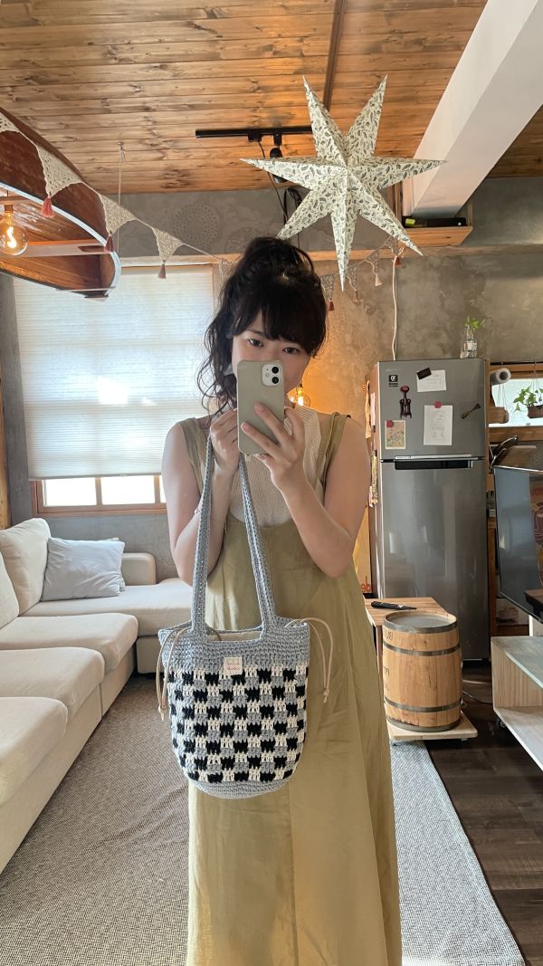 現貨 棉格子肩背包 灰 