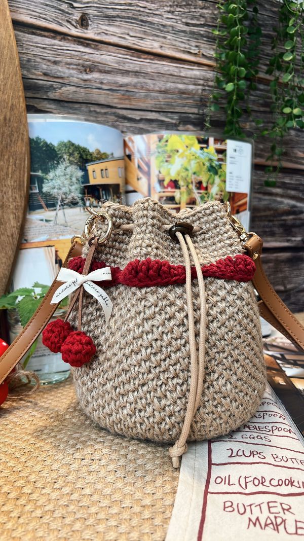 現貨 超可愛麻線小裙擺束口包 紅 