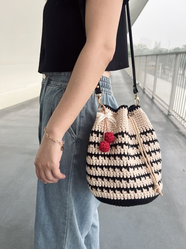 現貨 櫻桃紅束口水桶包 