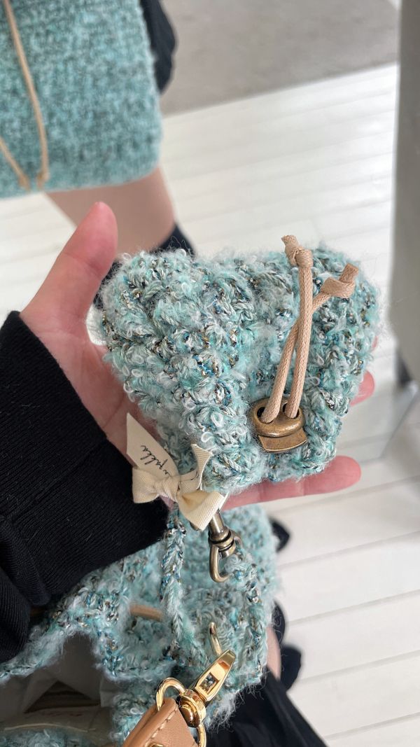 現貨 1+12冬版毛毛束口水桶包 湖水綠 