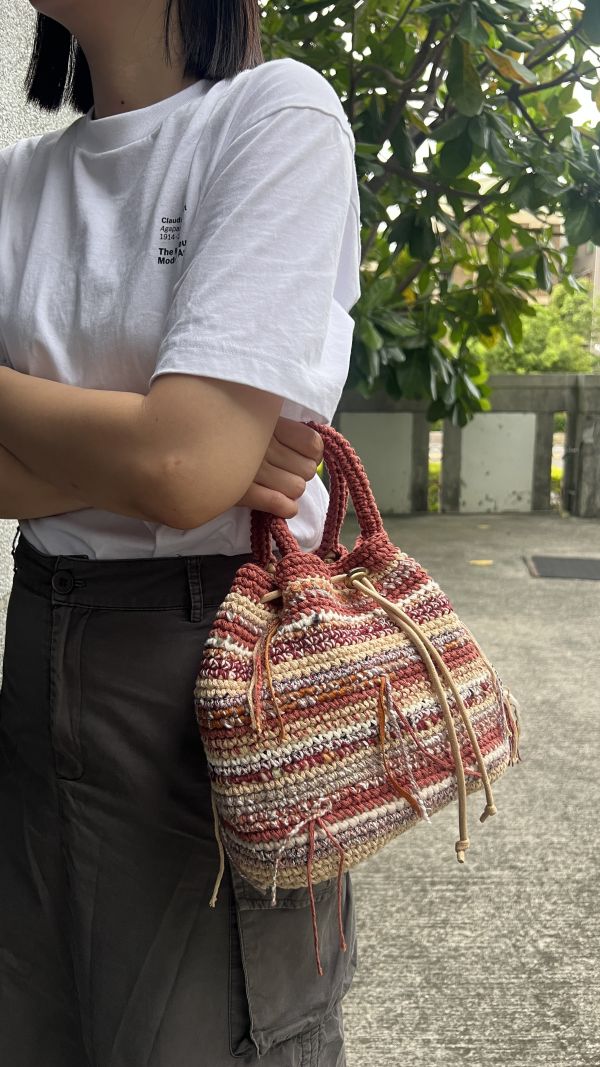 現貨 鉤織款流浪小手提 楓收 