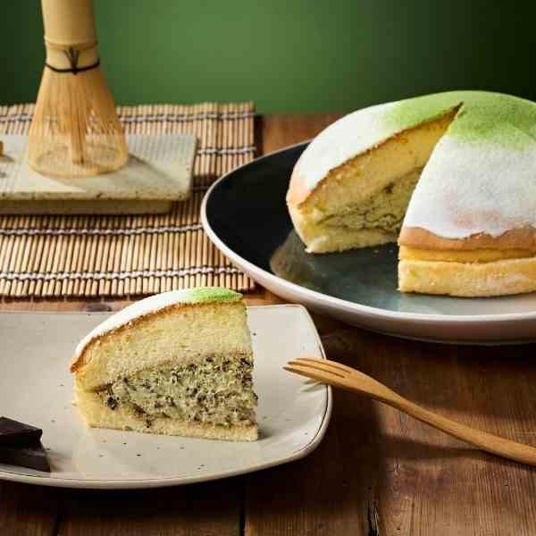 8吋日本靜岡抹茶波士頓派【已含宅配運費】 日本靜岡抹茶波士頓派, 彌月蛋糕, 減糖蛋糕體, 日式燙麵, 水分, 彈性, 抹茶鮮奶油, 100%苦巧克力, 雪白奶糖粉, 抹茶香