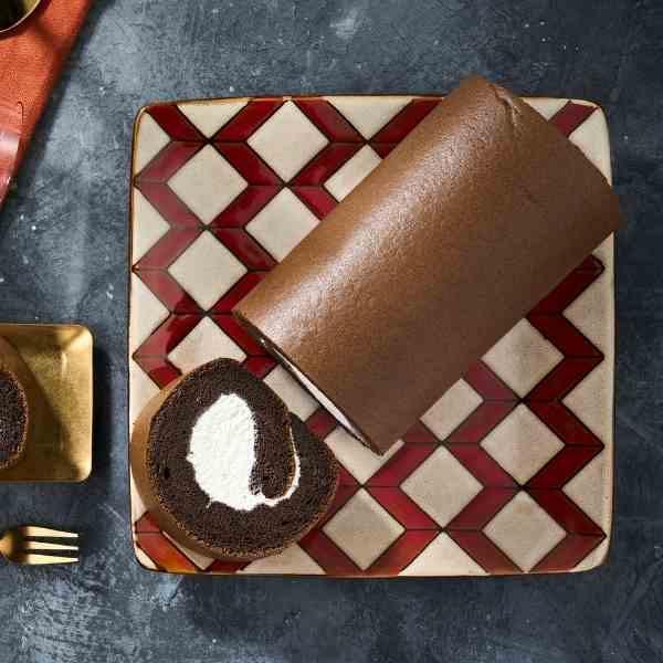 深黑白金生乳捲【已含宅配運費】 深黑白金生乳捲, 天然黑巧克力粉, 彌月禮盒, 深黑可可粉, 法國鮮奶油, 澳洲乳酪, 黑巧克力蛋糕體, 冰淇淋口感, 濃郁的奶香