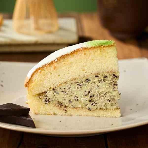 8吋日本靜岡抹茶波士頓派【已含宅配運費】 日本靜岡抹茶波士頓派, 彌月蛋糕, 減糖蛋糕體, 日式燙麵, 水分, 彈性, 抹茶鮮奶油, 100%苦巧克力, 雪白奶糖粉, 抹茶香