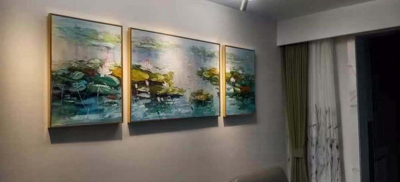 獨家三拼手繪油畫《清荷映福》藝術掛畫客廳沙發牆掛畫四十年畫廊買畫首選 荷花油畫,荷花畫,荷花裝飾畫,手繪油畫,客廳掛畫,餐廳掛畫,三聯畫,風水畫,新中式掛畫,新麗畫廊