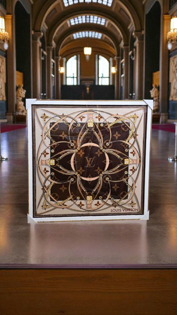 〘四十年新麗畫廊專業無損絲巾裝框〙全台最多絲巾裱框成品實拍好評分享/Hermès愛馬仕絲巾LV、Chanel、dior全台收件宅配寄回 hermes,絲巾,絲巾框,絲巾裝框,絲巾裱框, hermes絲巾框,愛馬仕絲巾裱框價格,絲巾裱框台北,絲巾桃園,絲巾框愛馬仕