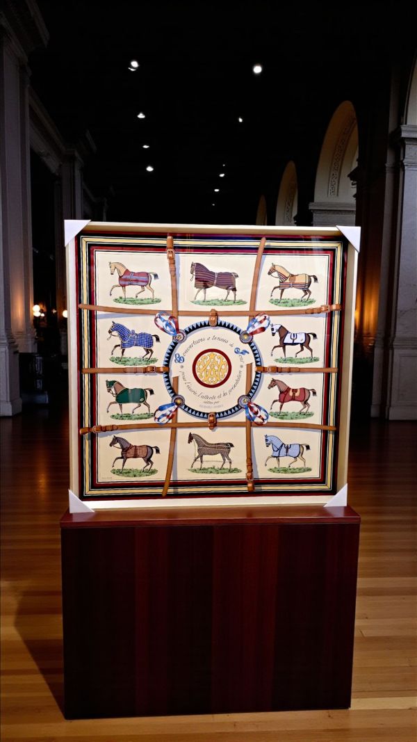 四十年新麗畫廊專業無損絲巾裝框/全台最多絲巾裱框成品實拍好評分享/Hermès愛馬仕絲巾LV、Chanel、dior全台收件宅配寄回 hermes,絲巾,絲巾框,絲巾裝框,絲巾裱框, hermes絲巾框,愛馬仕絲巾裱框價格,絲巾裱框台北,絲巾桃園,絲巾框愛馬仕