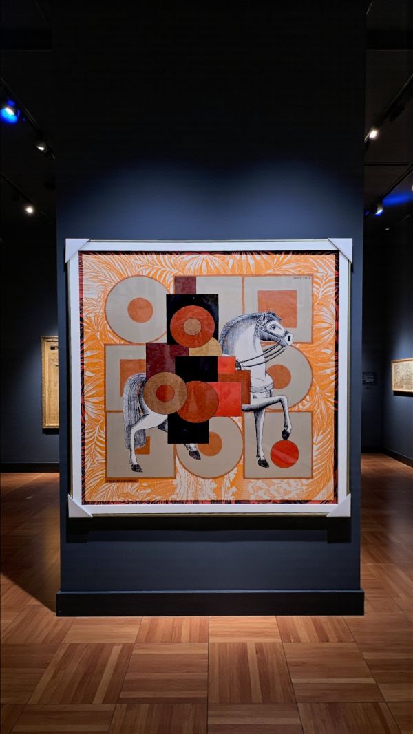 獨家可拆式專業無損絲巾裝框/新麗畫廊全台最多絲巾裱框成品實拍好評分享/Hermès愛馬仕絲巾LV、Chanel、dior全台收件宅配寄回 絲巾裱框diy,絲巾,絲巾框,絲巾裝框,絲巾裱框,新麗畫廊,愛馬仕絲巾裱框價格,台北絲巾裱框,絲巾桃園,絲巾裱框dcard