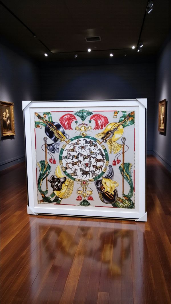 獨家可拆式專業無損絲巾裝框/新麗畫廊全台最多絲巾裱框成品實拍好評分享/Hermès愛馬仕絲巾LV、Chanel、dior全台收件宅配寄回 絲巾裱框diy,絲巾,絲巾框,絲巾裝框,絲巾裱框,新麗畫廊,愛馬仕絲巾裱框價格,台北絲巾裱框,絲巾桃園,絲巾裱框dcard