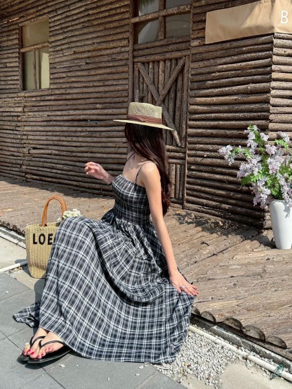 【格紋鬆緊吊帶長洋裝】 