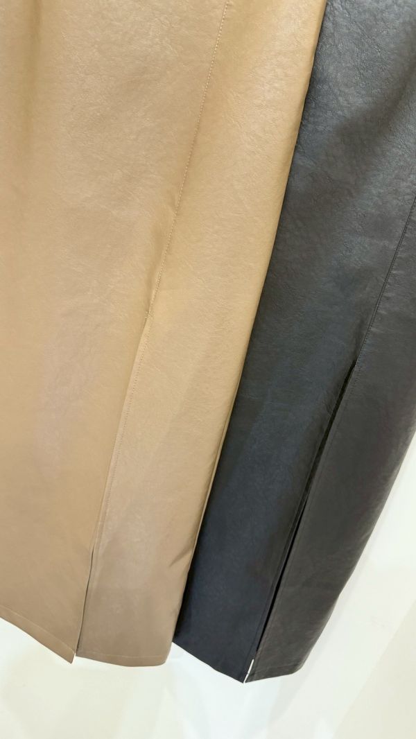 側開衩A字皮革長裙 