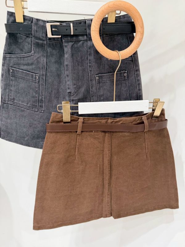 雙口袋皮帶短裙 
