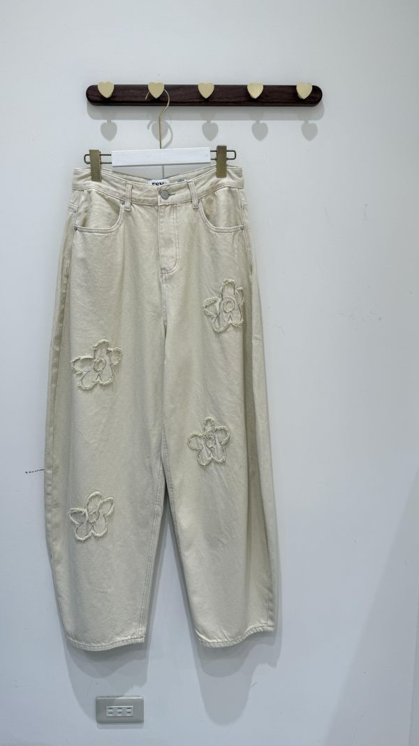 【毛毛花朵繭型褲】 