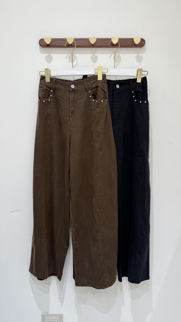 【水洗切線釘飾彎刀褲】 