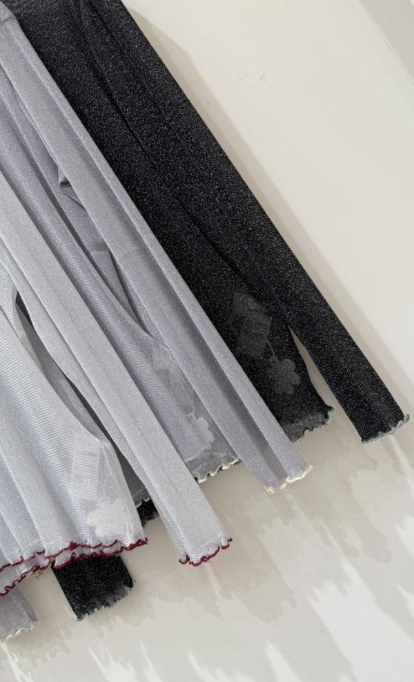 【亮絲網紗撞色木耳邊內搭】 