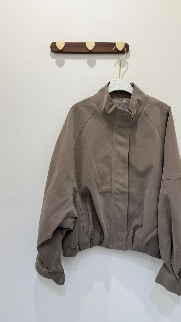 份量感滿滿麂皮外套 