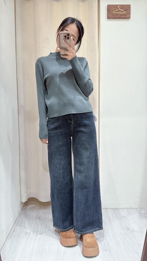 【歐式坑條針織上衣】 