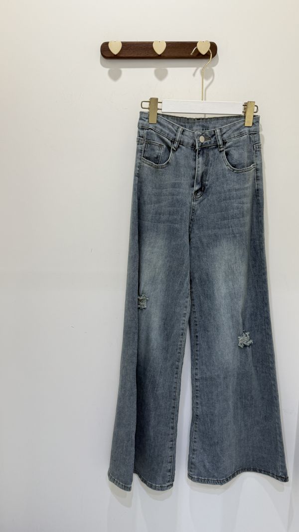 刷破寬喇叭牛仔褲 