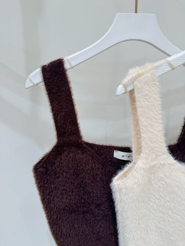 毛毛短版拉鍊背心 