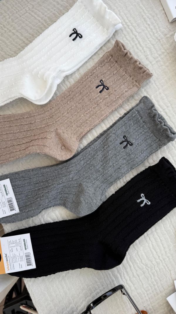 【韓國波浪邊蝴蝶結襪子】 