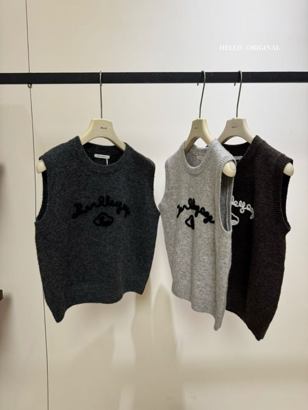 【刺繡針織背心】 