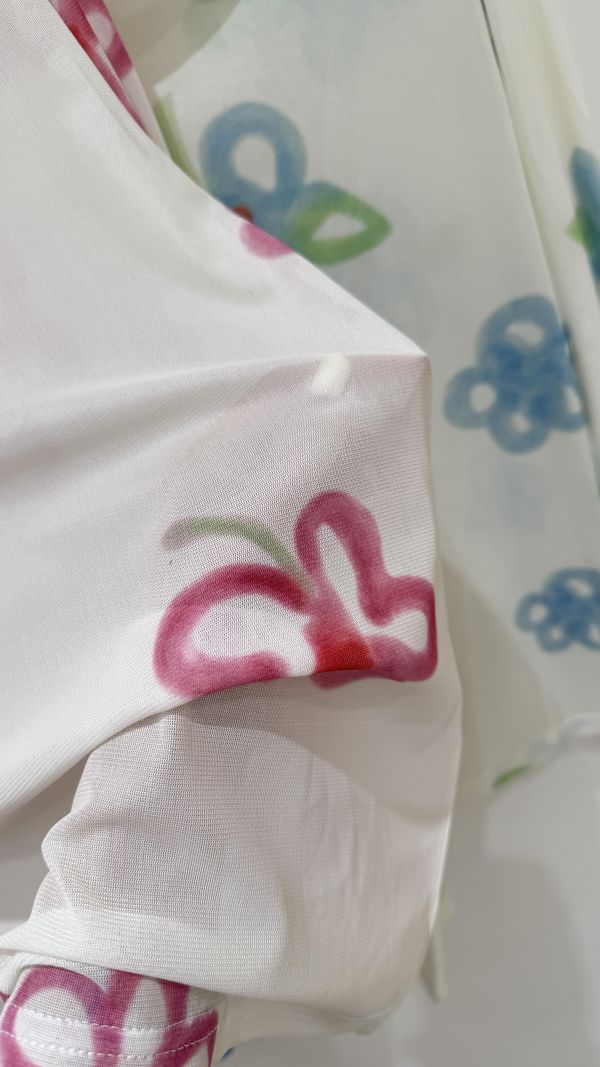 【塗鴉花花打底衫】 