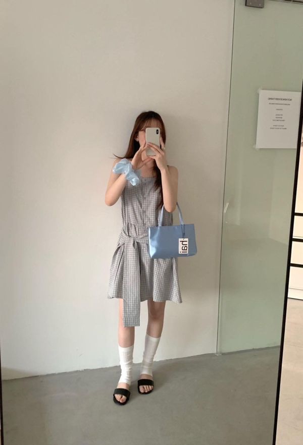 【格紋綁帶吊帶短洋裝】 