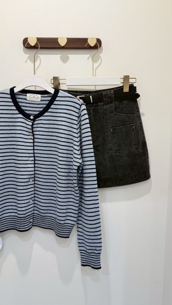 撞色條紋針織衫 