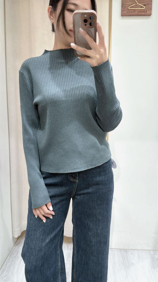 【歐式坑條針織上衣】 