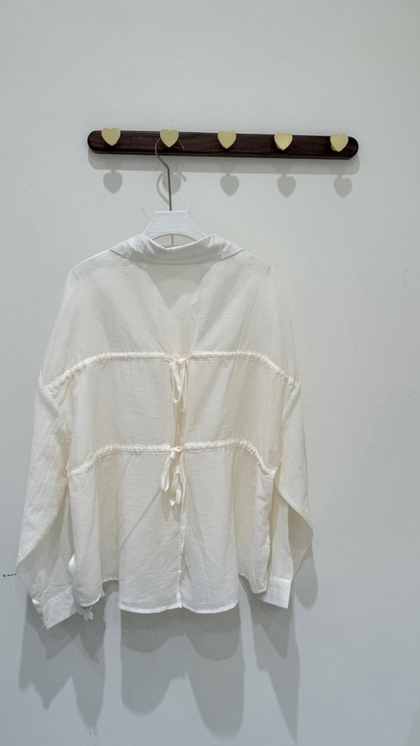 【後雙綁帶透膚棉麻襯衫】 