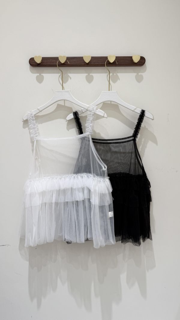 【肩帶荷葉網紗吊帶背心】 