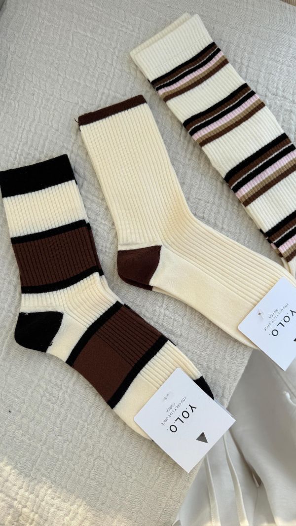 【韓國坑條紋理襪子】 