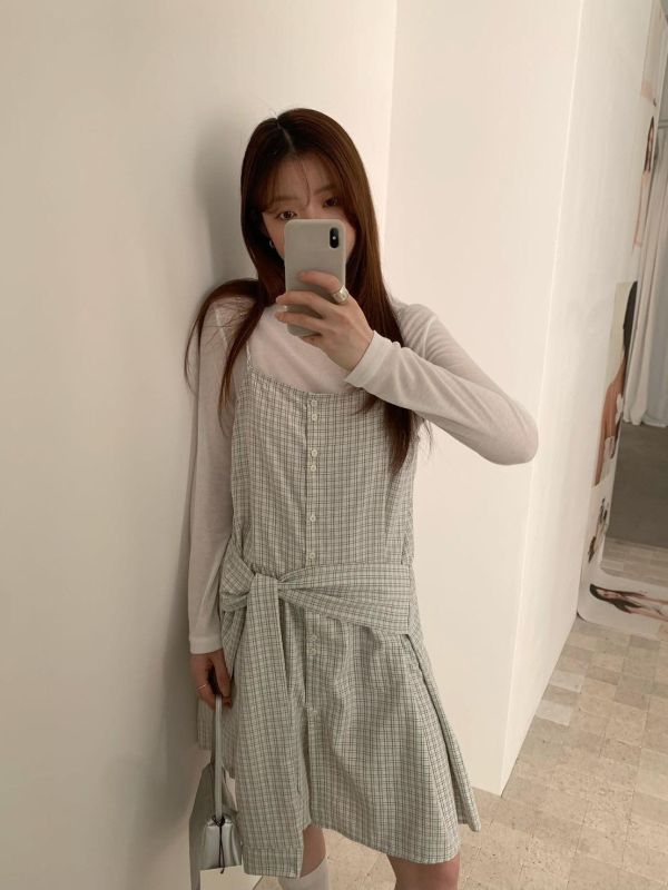 【格紋綁帶吊帶短洋裝】 