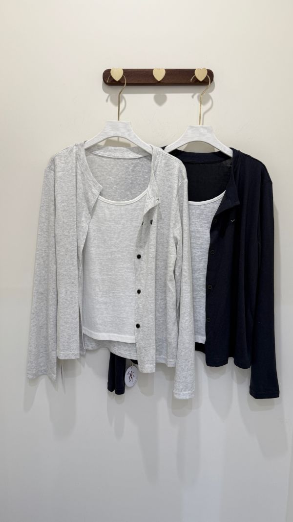 假兩件式日常必備款上衣 