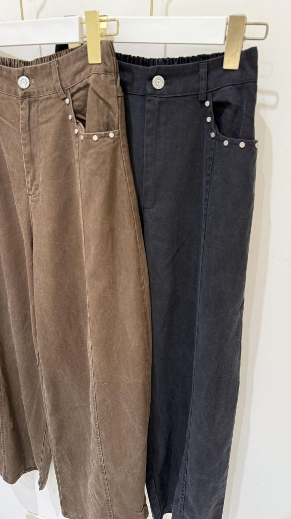 【水洗切線釘飾彎刀褲】 