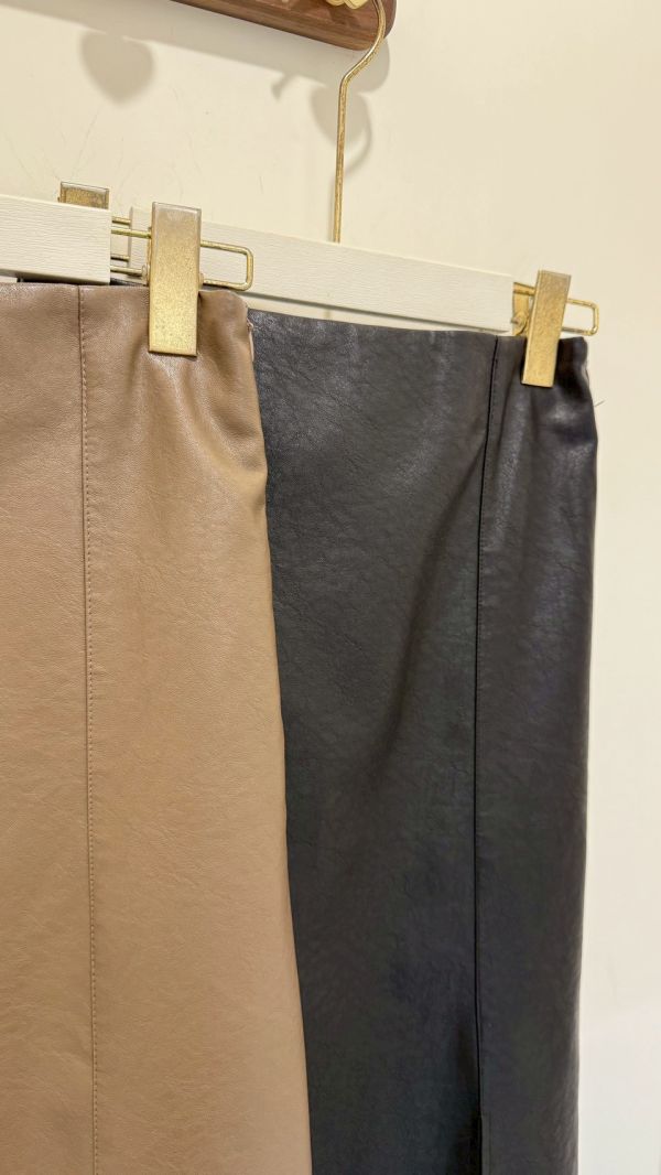 側開衩A字皮革長裙 