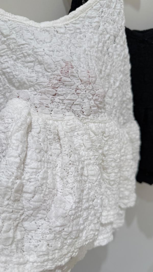 【泡泡布花朵雙層吊帶背心】 