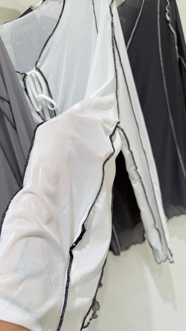 【木耳邊網紗綁帶上衣】 