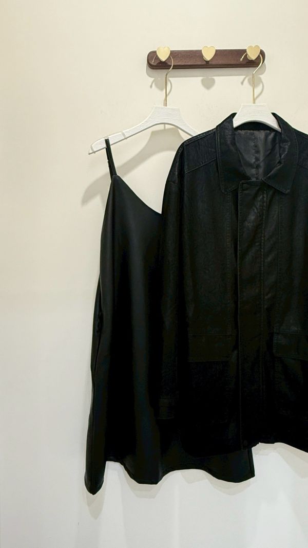 皮革吊帶短洋裝 