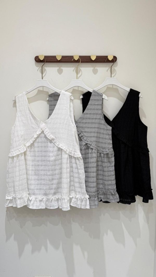 【肌理方格木耳邊背心】 