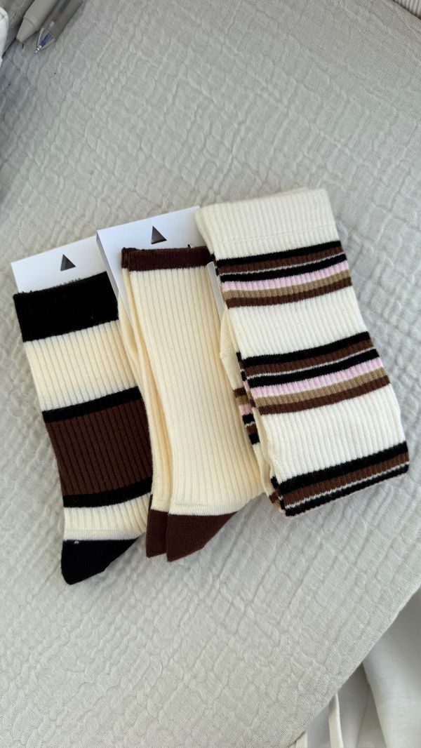 【韓國坑條紋理襪子】 